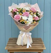Букет цветов из:  Гвоздики, Орхидеи и Розы в Слободище
