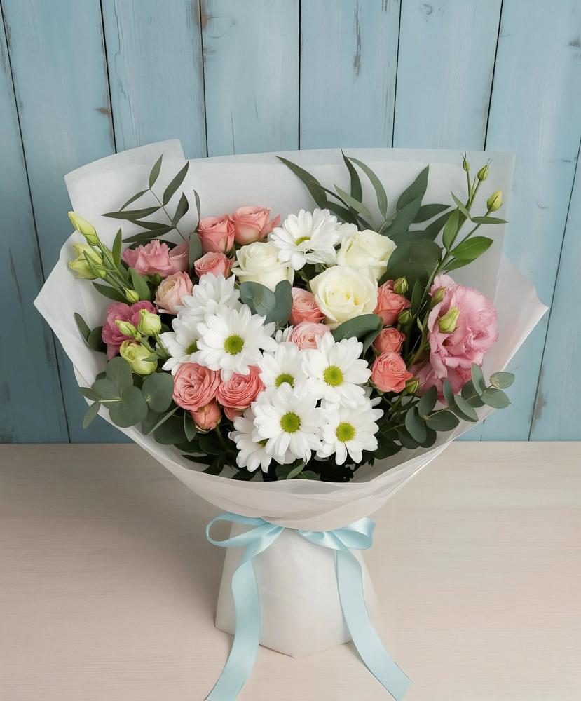 Букет цветов из: Розы, Лизиантусы и Хризантемы в Слободище