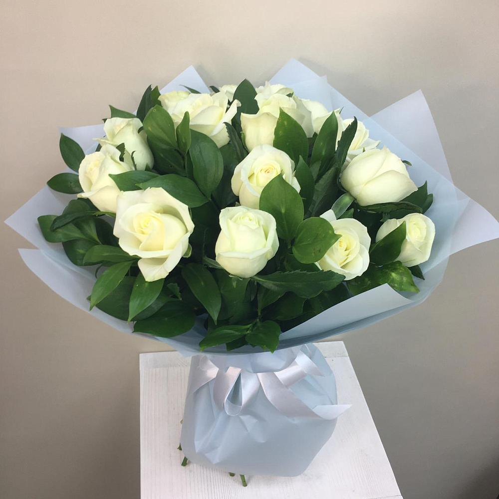 Букет 15 Белых роз Проуд в Слободище