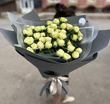 Букет Белые кустовые розы Солинеро в Слободище