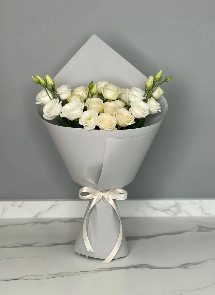 Букет цветов из: Розы и Лизиантусы в Слободище