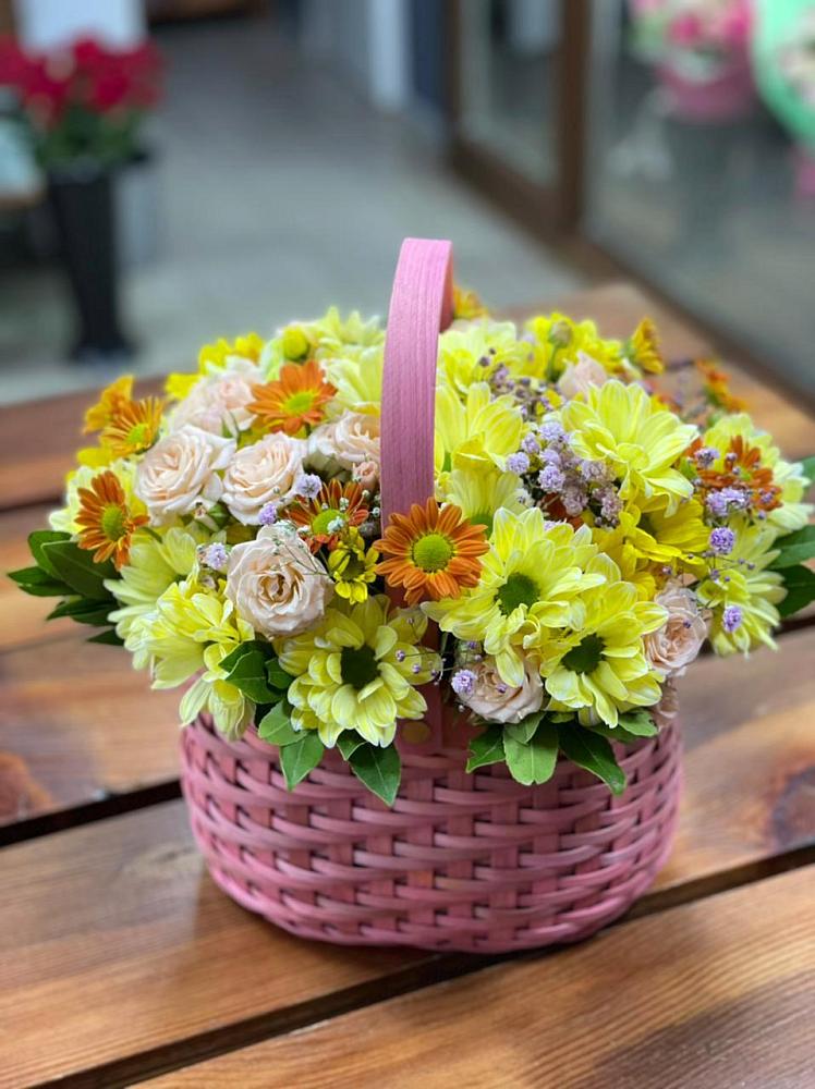Цветочная композиция из Хризантемы и Розы в корзине в Слободище