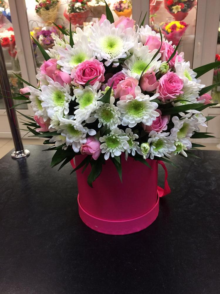 Цветочная композиция из Розы и Хризантемы в шляпной коробке в Слободище