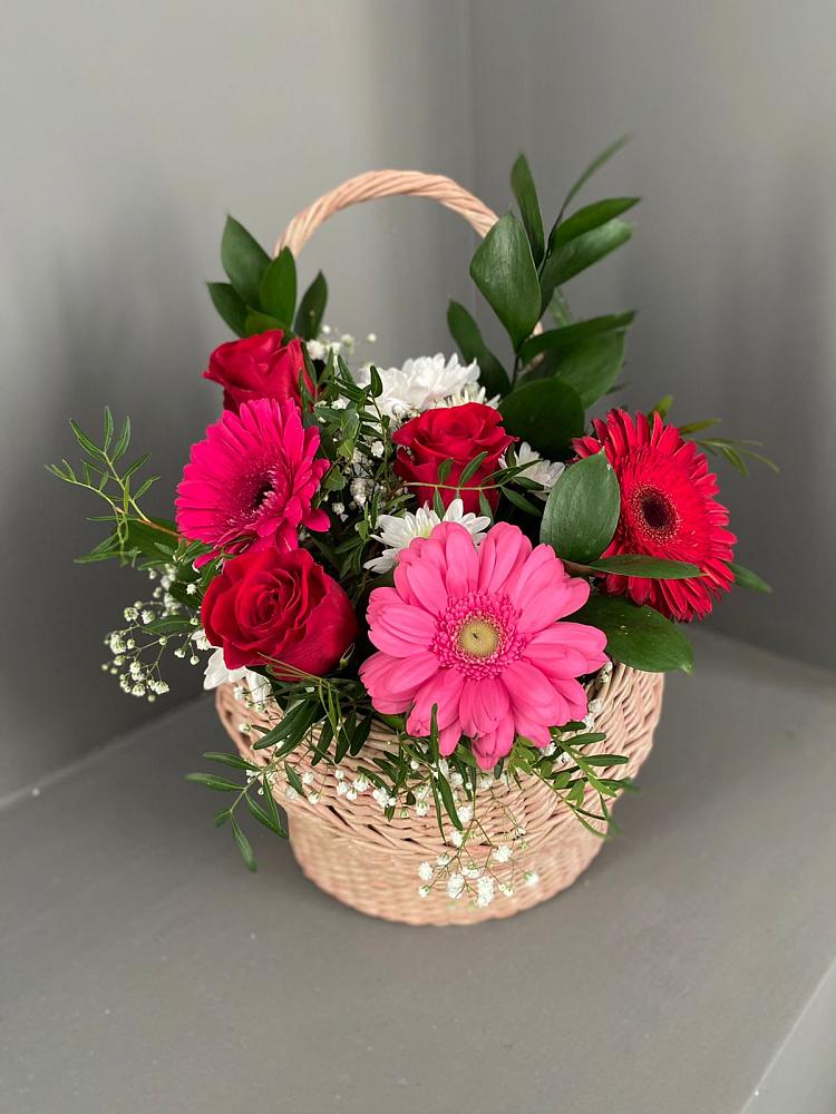 Цветочная композиция из Розы, Хризантемы и Герберы в корзине в Слободище