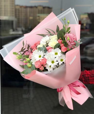 Букет цветов из: Розы, Лизиантусы и Хризантемы в Слободище