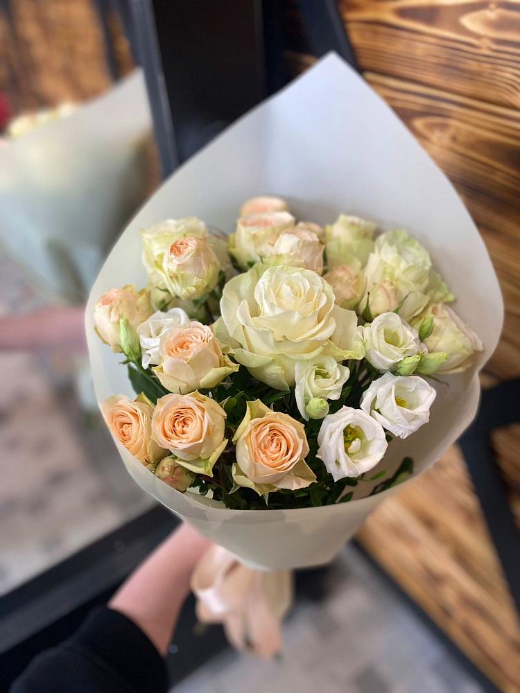 Букет цветов из: Розы и Лизиантусы в Слободище